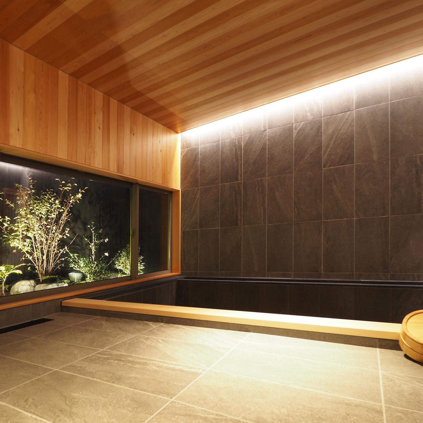 Read more about the article Japanese hotel<br>(Kyoto)